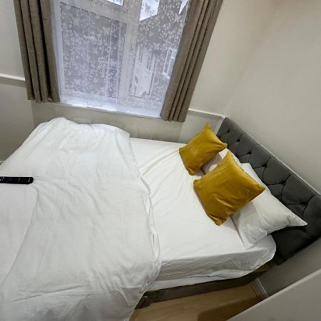 3Rd Studio Flat With Private Toilet And Bathroom Setup For Family Enjoyment 134 Keedonwood Road Bromley Zewnętrze zdjęcie