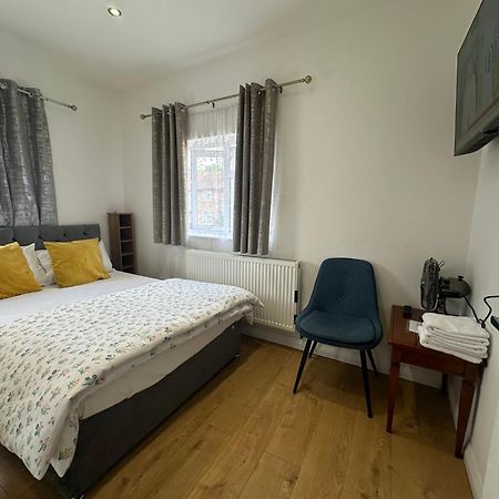 3Rd Studio Flat With Private Toilet And Bathroom Setup For Family Enjoyment 134 Keedonwood Road Bromley Zewnętrze zdjęcie