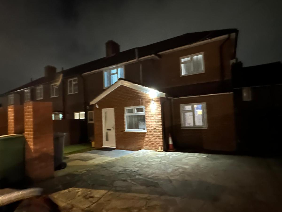 3Rd Studio Flat With Private Toilet And Bathroom Setup For Family Enjoyment 134 Keedonwood Road Bromley Zewnętrze zdjęcie