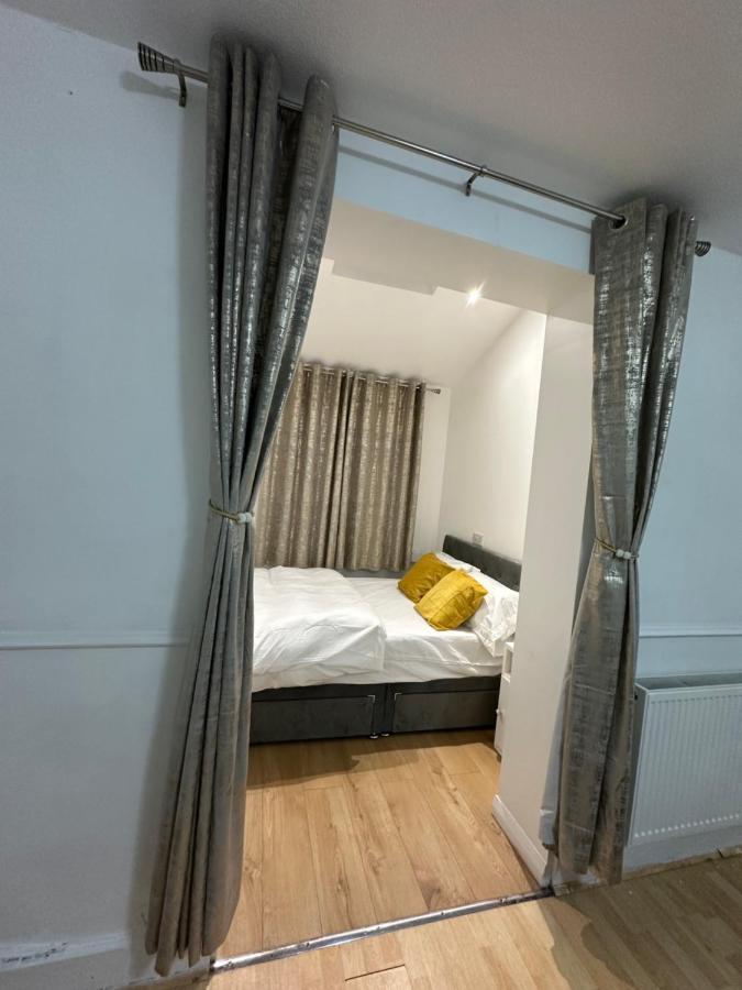 3Rd Studio Flat With Private Toilet And Bathroom Setup For Family Enjoyment 134 Keedonwood Road Bromley Zewnętrze zdjęcie