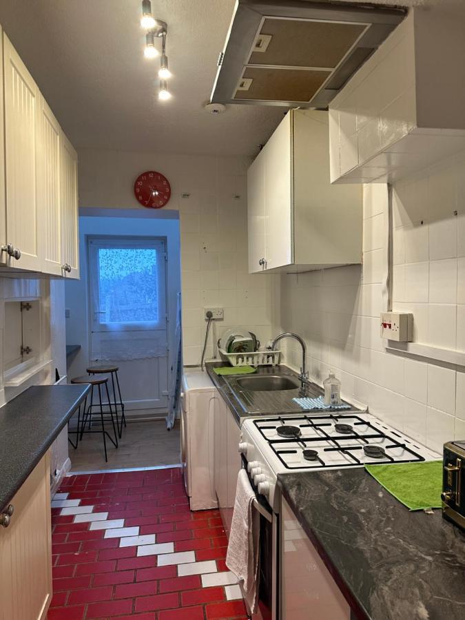3Rd Studio Flat With Private Toilet And Bathroom Setup For Family Enjoyment 134 Keedonwood Road Bromley Zewnętrze zdjęcie