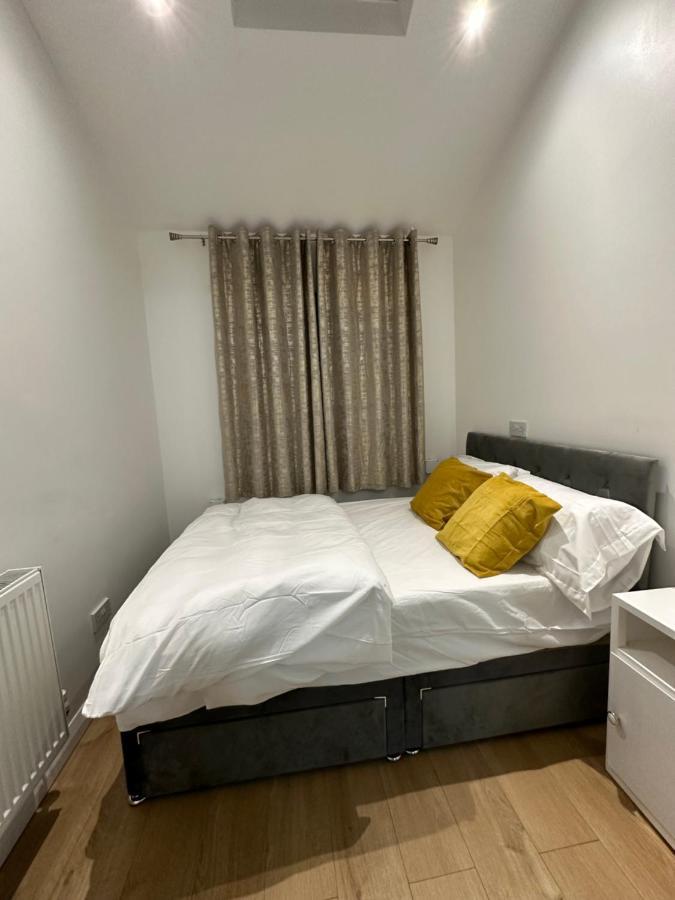 3Rd Studio Flat With Private Toilet And Bathroom Setup For Family Enjoyment 134 Keedonwood Road Bromley Zewnętrze zdjęcie