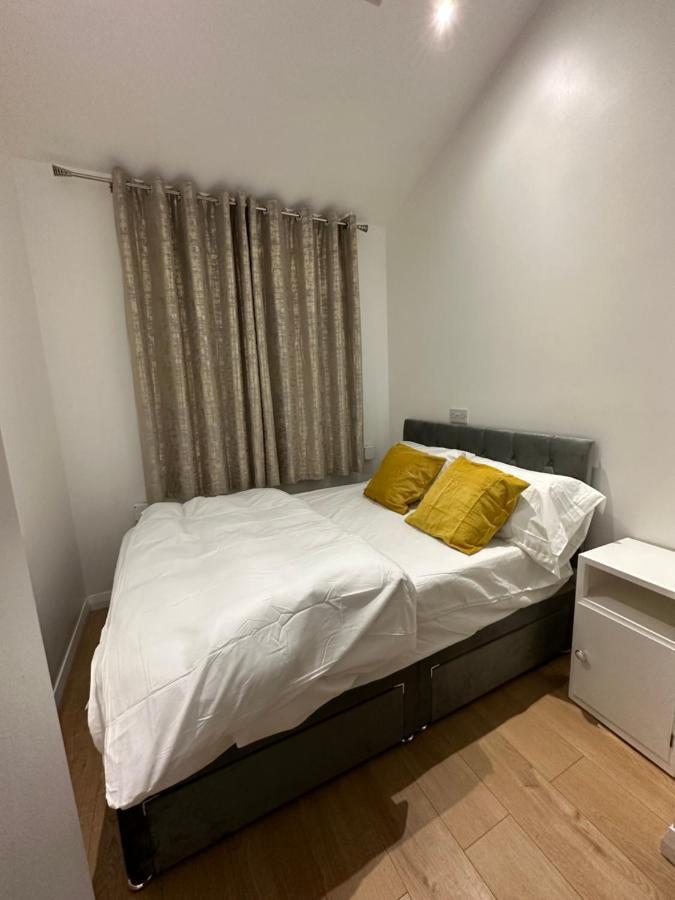 3Rd Studio Flat With Private Toilet And Bathroom Setup For Family Enjoyment 134 Keedonwood Road Bromley Zewnętrze zdjęcie
