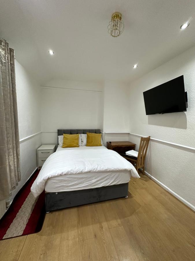 3Rd Studio Flat With Private Toilet And Bathroom Setup For Family Enjoyment 134 Keedonwood Road Bromley Zewnętrze zdjęcie