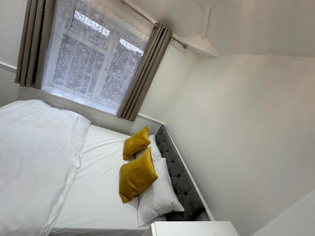 3Rd Studio Flat With Private Toilet And Bathroom Setup For Family Enjoyment 134 Keedonwood Road Bromley Zewnętrze zdjęcie