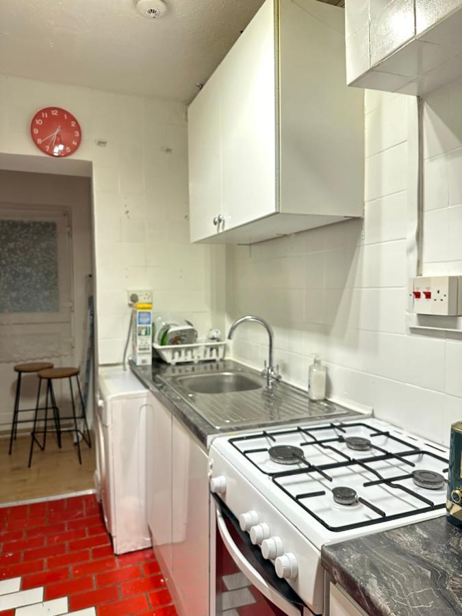 3Rd Studio Flat With Private Toilet And Bathroom Setup For Family Enjoyment 134 Keedonwood Road Bromley Zewnętrze zdjęcie
