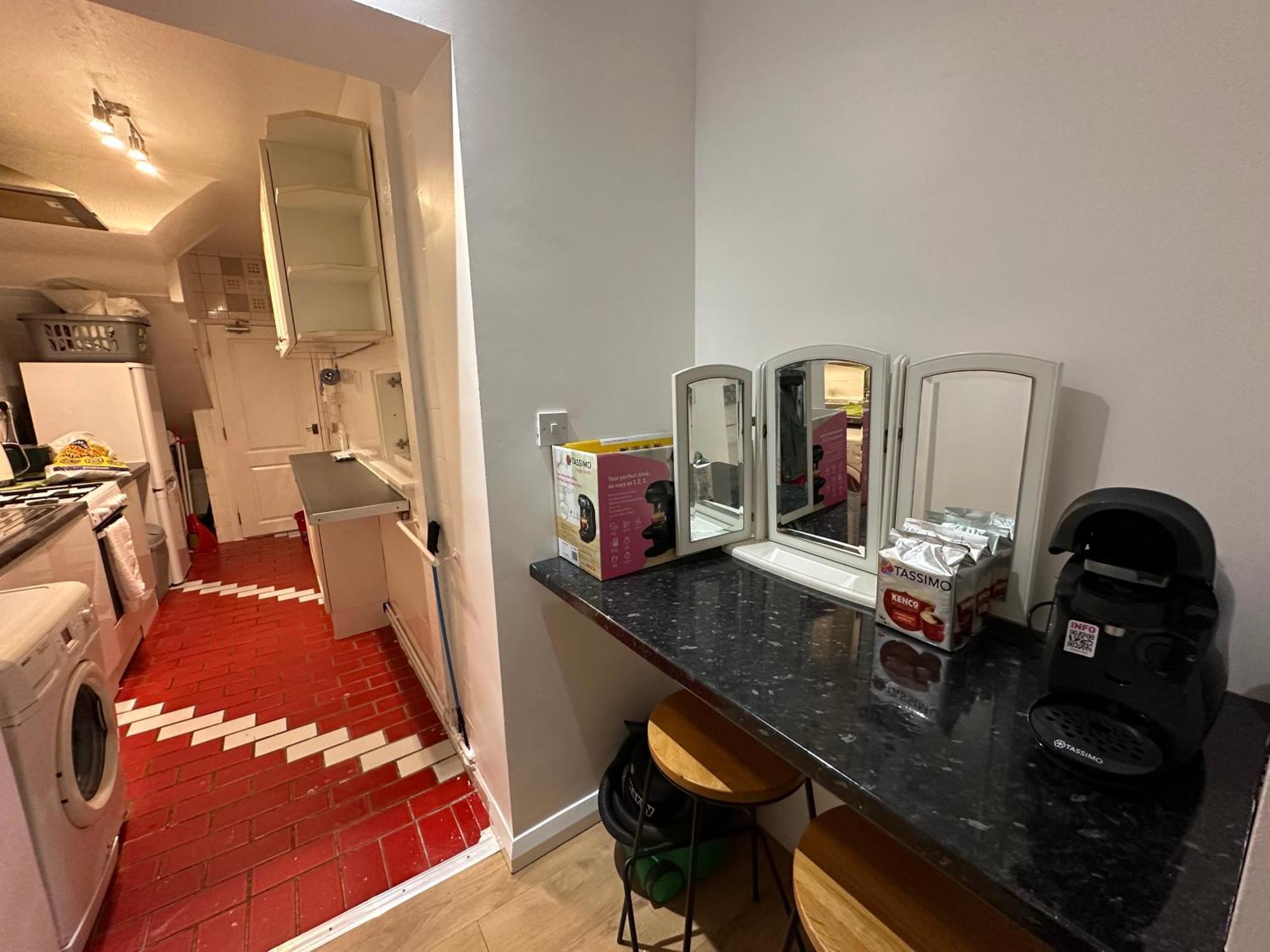 3Rd Studio Flat With Private Toilet And Bathroom Setup For Family Enjoyment 134 Keedonwood Road Bromley Zewnętrze zdjęcie