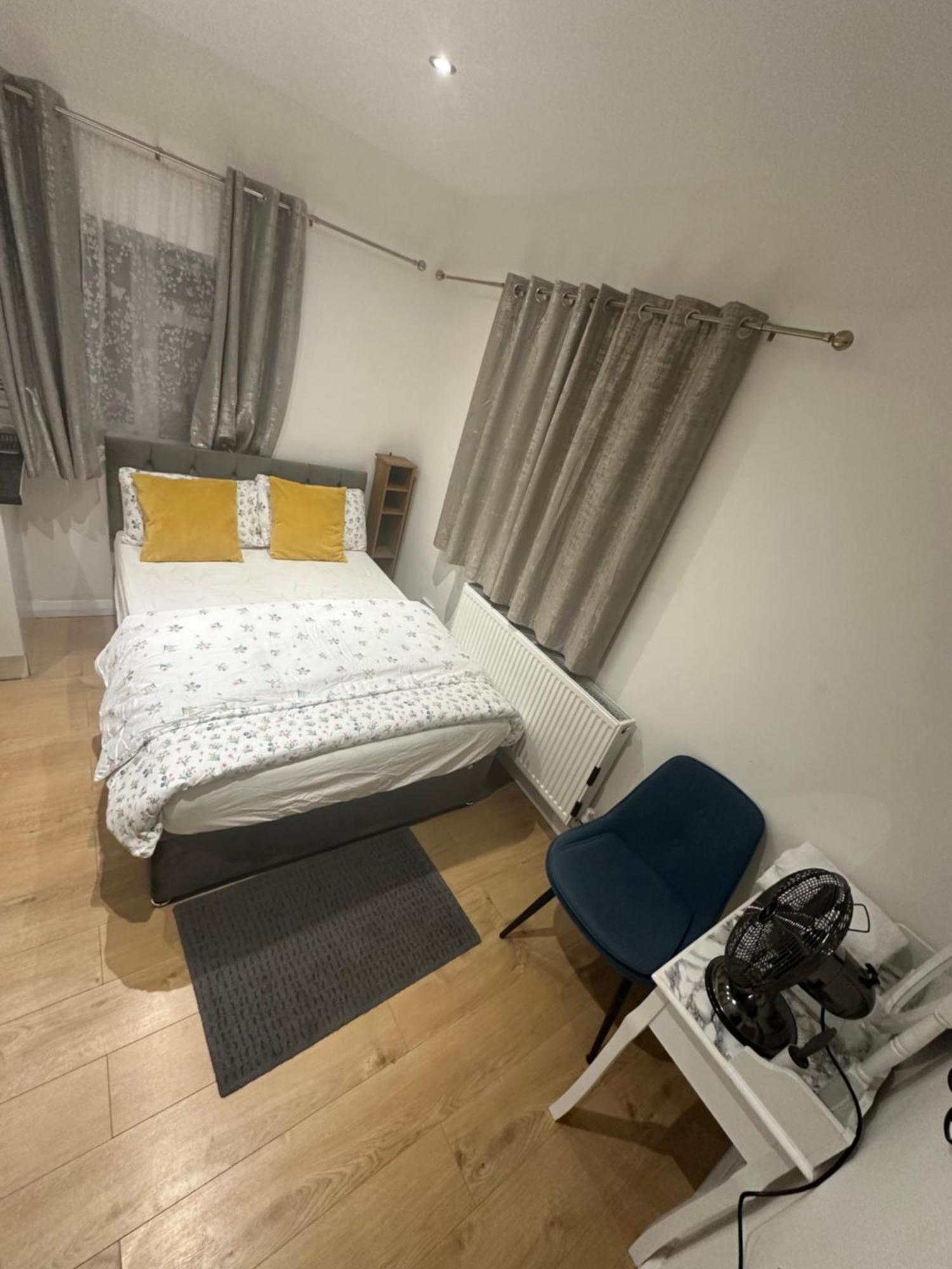 3Rd Studio Flat With Private Toilet And Bathroom Setup For Family Enjoyment 134 Keedonwood Road Bromley Zewnętrze zdjęcie