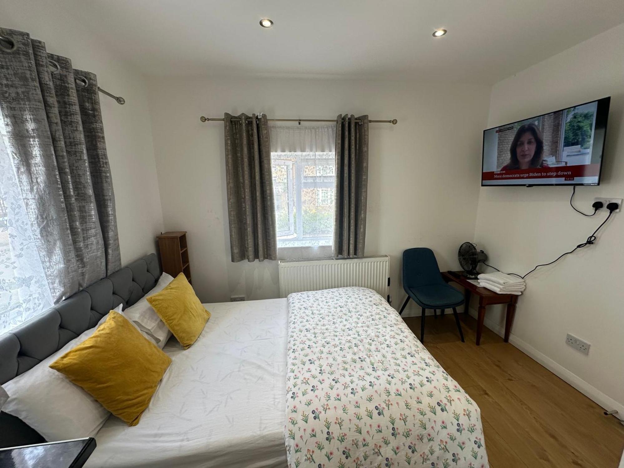 3Rd Studio Flat With Private Toilet And Bathroom Setup For Family Enjoyment 134 Keedonwood Road Bromley Zewnętrze zdjęcie
